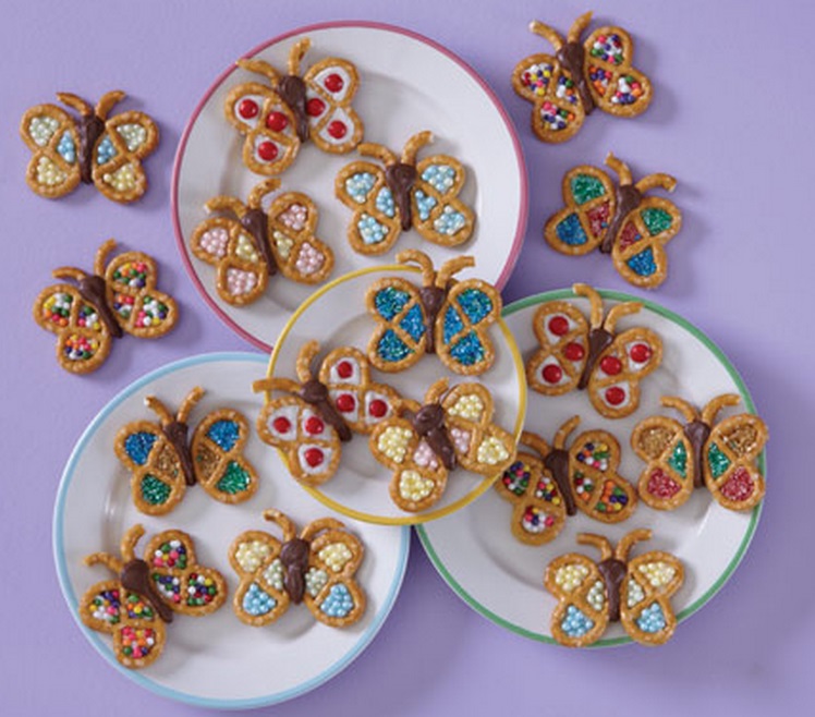 Mini Pretzel Decorated Snacks That Look Like Butterflies