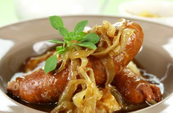 Mustardy Sausages With Onion And Apple