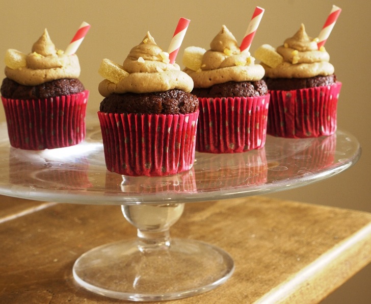 Chocolate Cola Cupcakes with Fizzy Cola Frosting