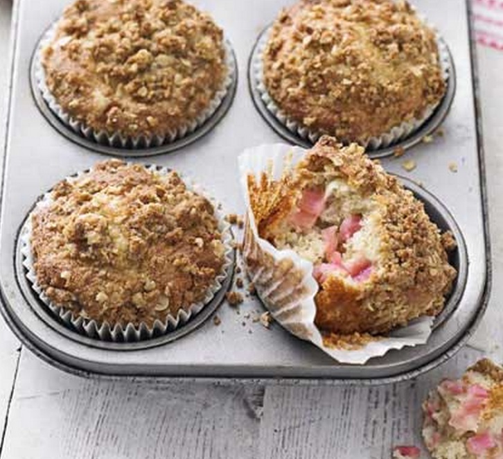 Rhubarb Crumble Muffins