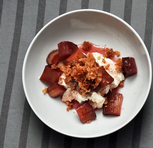 Rhubarb with Ricotta and Walnut Crumble