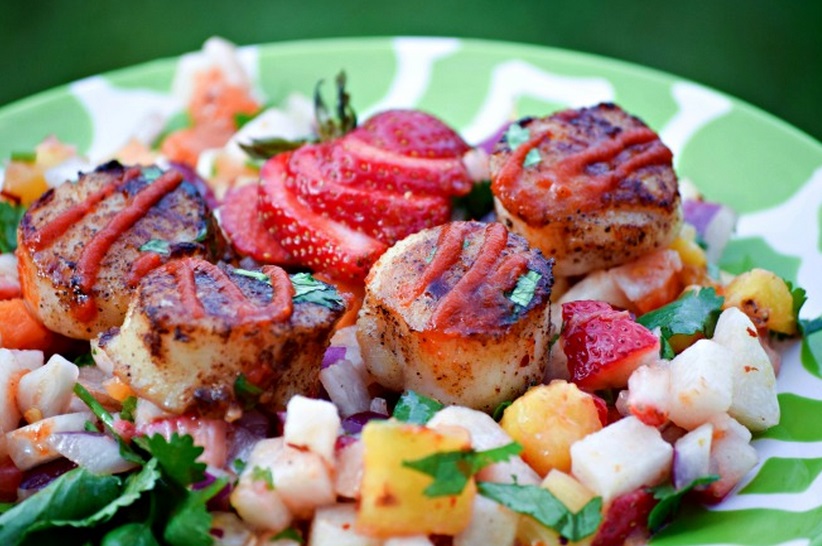 Scallops with Strawberries and a Confetti Salad