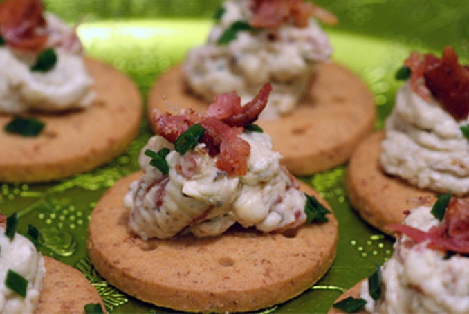 Digestive Biscuit With Bluecheese and Bacon