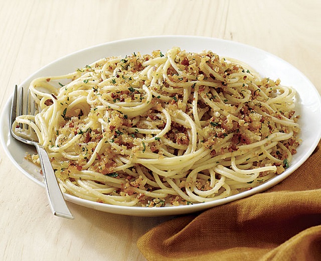 Spaghetti with Fresh Breadcrumbs & Garlic