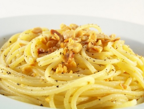 Spaghetti with Almonds & Garlic