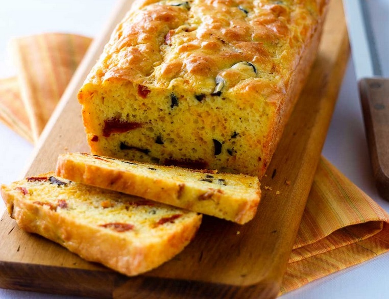 Sun-Dried Tomato, Olive and Cheese Bread