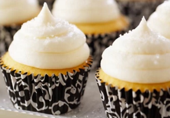 Fluffy Vanilla Cupcakes