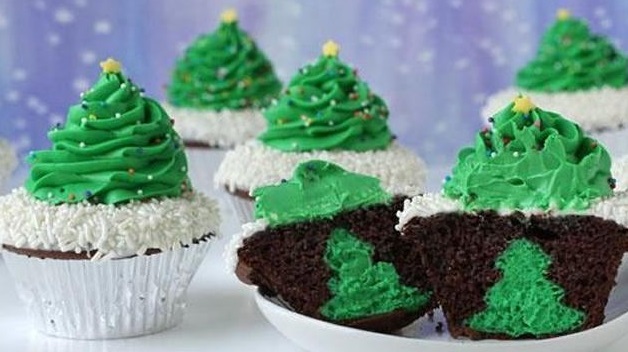 Christmas Tree Cheesecake Cupcakes