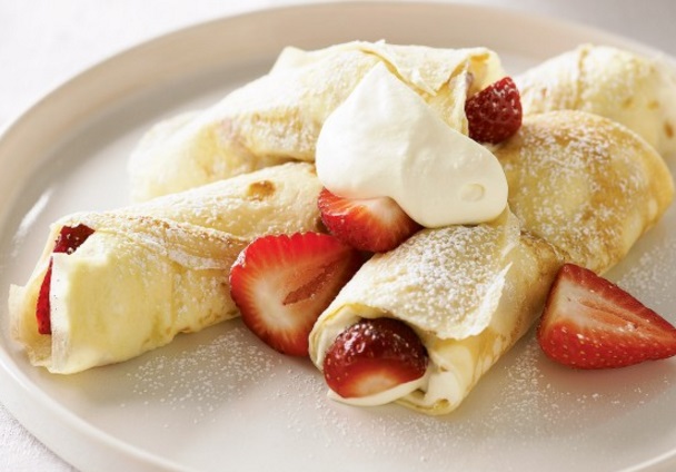 Crepes With Strawberries and Cream