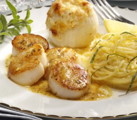 Pan-Fried Scallops with White Wine Reduction
