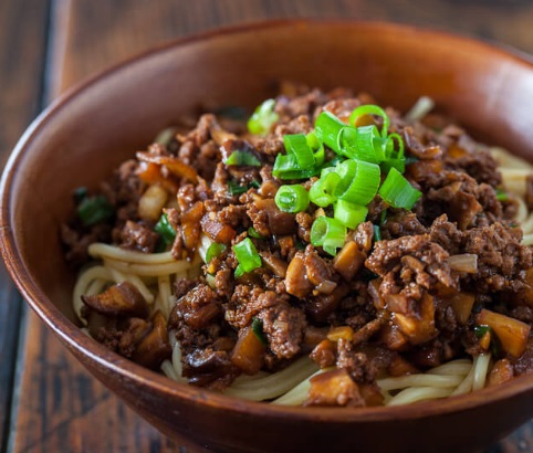 Taiwanese Noodles With Meat Sauce