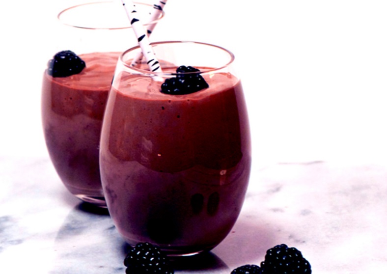 Blackberry and Yogurt Breakfast Smoothie