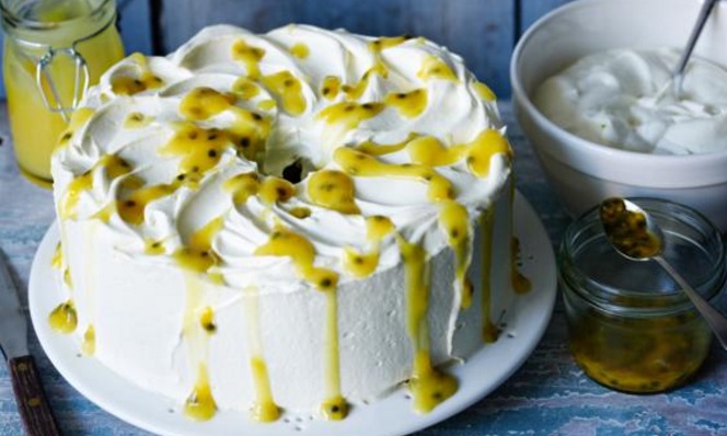Angel Food Cake With Lemon Curd