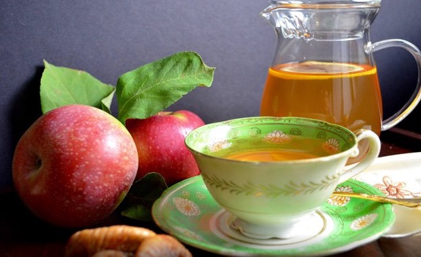 Homemade Apple Fig Herbal Tea