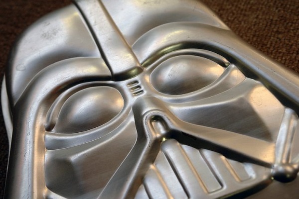 Top 10 Amazing, Nerdy and Unusual Cake Pans (Cake Moulds)