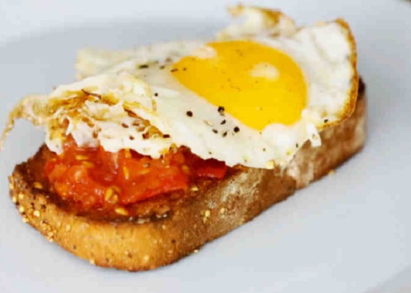 Tomatoes With Fried Eggs on Garlic Toast