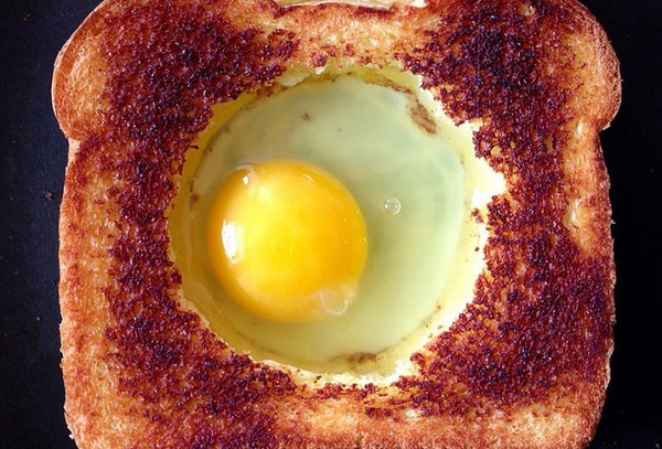 Grilled Cheese Egg in a Hole