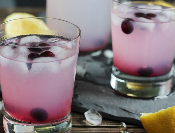 Skinny Blueberry Lemonade Cocktail