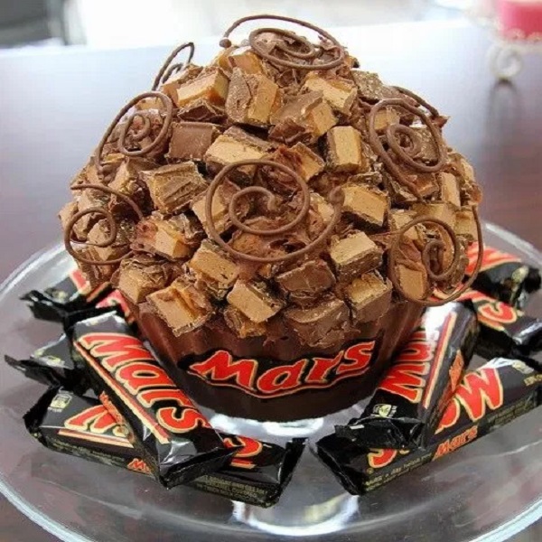 Mars Bar Giant Cupcake