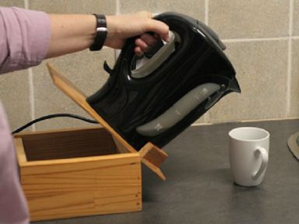 Health24 Wooden Kettle Tipping Stand