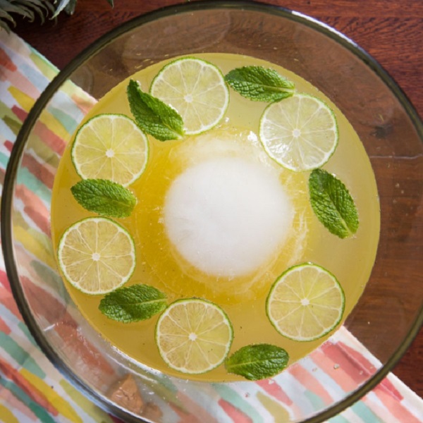 Sparkling Pineapple-Rum Punch