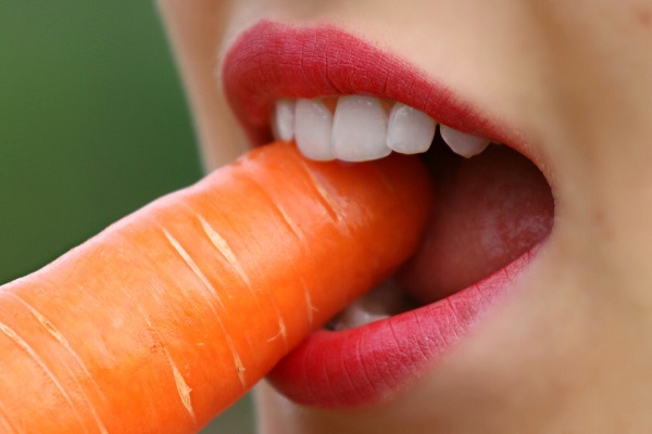 Ten Foods That Help Keep Your Teeth Cleaner and Whiter