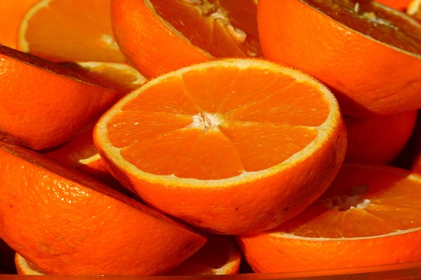 Ten Recipes for Food and Drinks You Can Make With an Orange