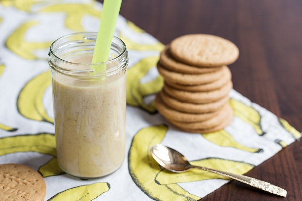 Banana & Digestive Biscuit Smoothie 
