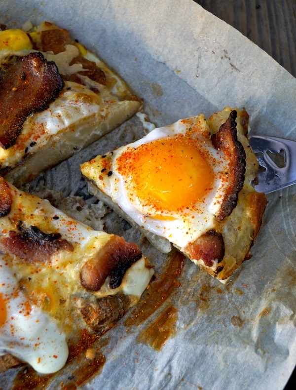Breakfast Bacon and Eggs Smashed Potato Pizza