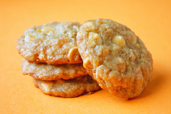 Dried Apricots And White Chocolate Cookies