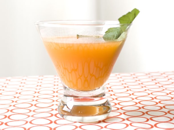 Apricot and Mint Cocktail