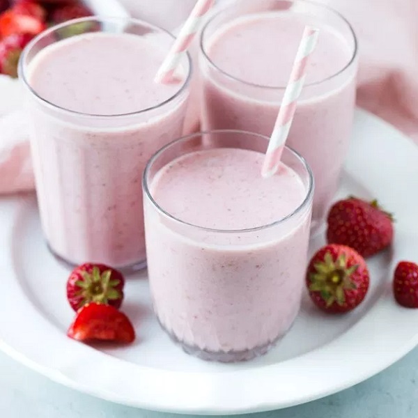 Vegan & Sugarfree Healthy Strawberry Milkshake