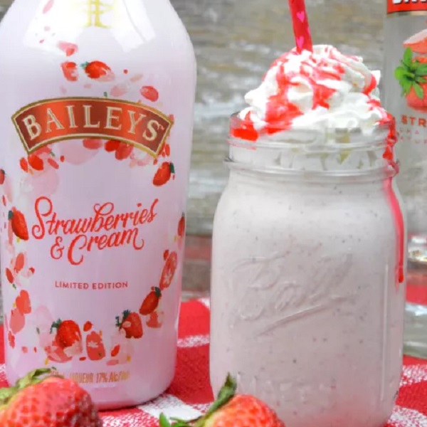 Baileys Strawberries and Cream Milkshake