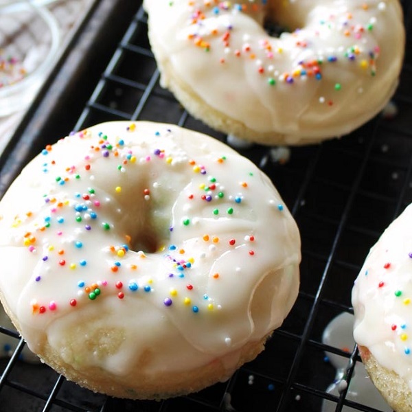 How to Make a Vegan Confetti Ring Doughnut