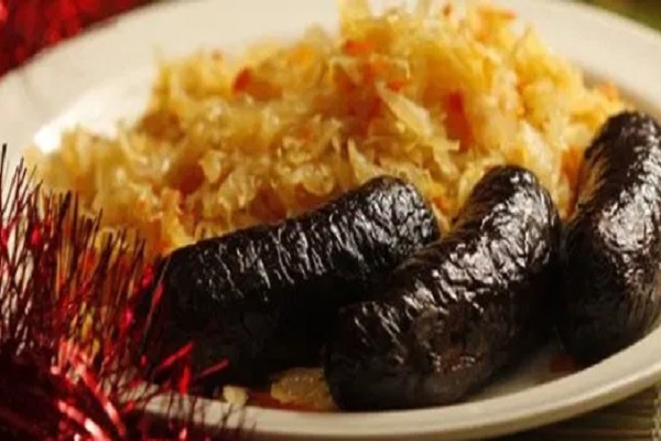 Traditional Estonian Verivorst with Mulgikapsad (Blood Sausage)