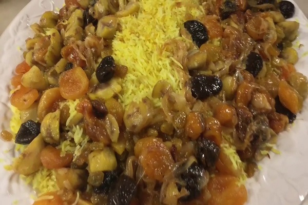 Traditional Azerbaijani Qaralı aş (Rice Pilaf with Saffron, Chestnuts & Dried Fruit)