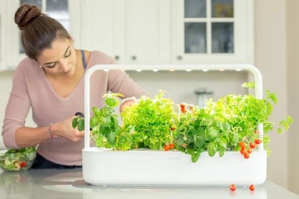 Click & Grow Smart Indoor Herb Garden 9-Pro