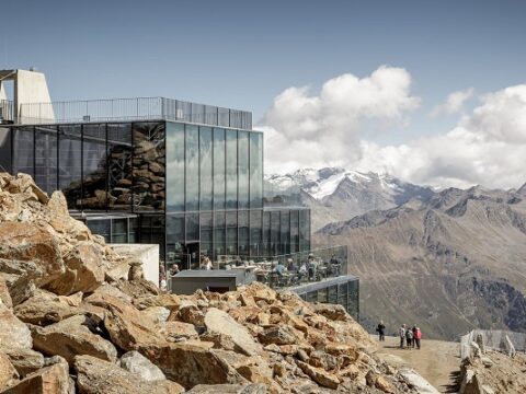 Ten of the Worlds Most Amazing Mountaintop Restaurants You Need to Visit