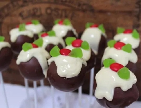 Christmas Pudding Chocolate Cake Pops