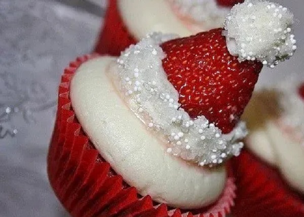 Santa's Hat Cupcakes