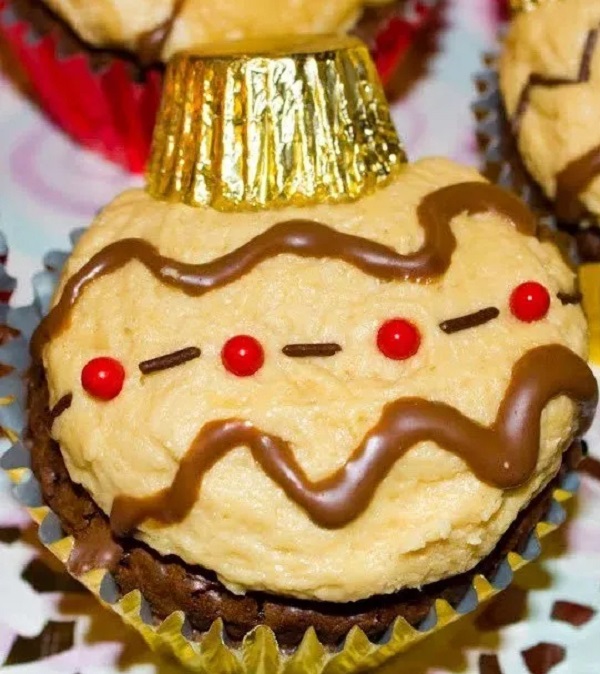 Cookie Bauble Cupcakes