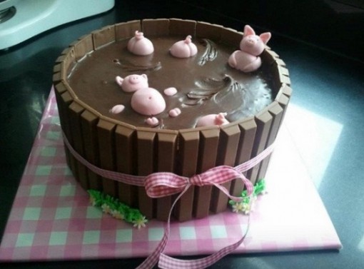 Little Piggies Kit-Kat Cake