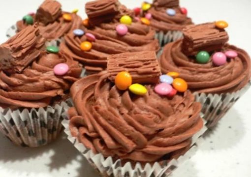 Chocolate flake cupcakes