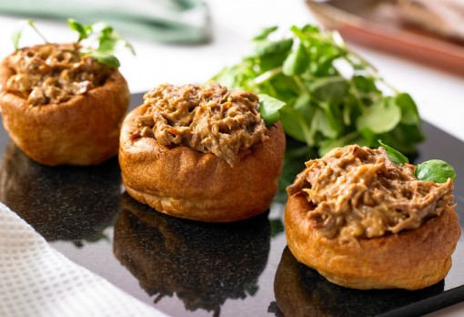 Beef with Horseradish in Yorkshire Puddings