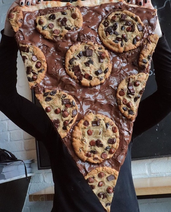 Nutella and Chocolate Chip Cookie Pizza